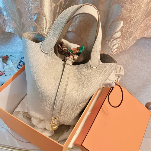 Imagen 2 del producto Bolso elegante, bolso de compras clásico de cubo único, bolso de mujer con cesta con patrón de Litchi de PU suave con cerradura, bufandas de caballo pequeñas