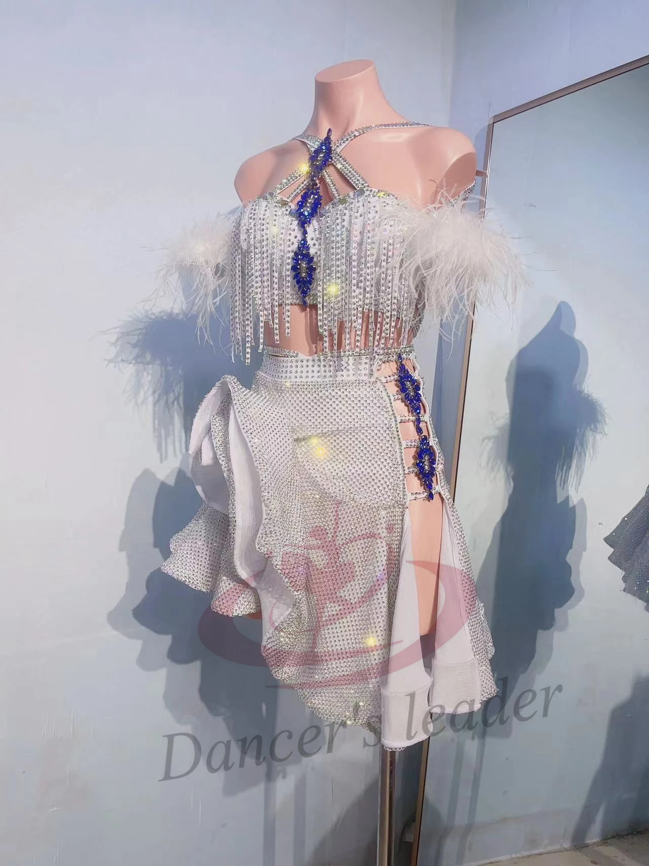 فستان رقص لاتيني، تخصيص راقي، فساتين ماسية عديدة، تنانير مموجة، ملابس احترافية لمرحلة الإناث البالغات