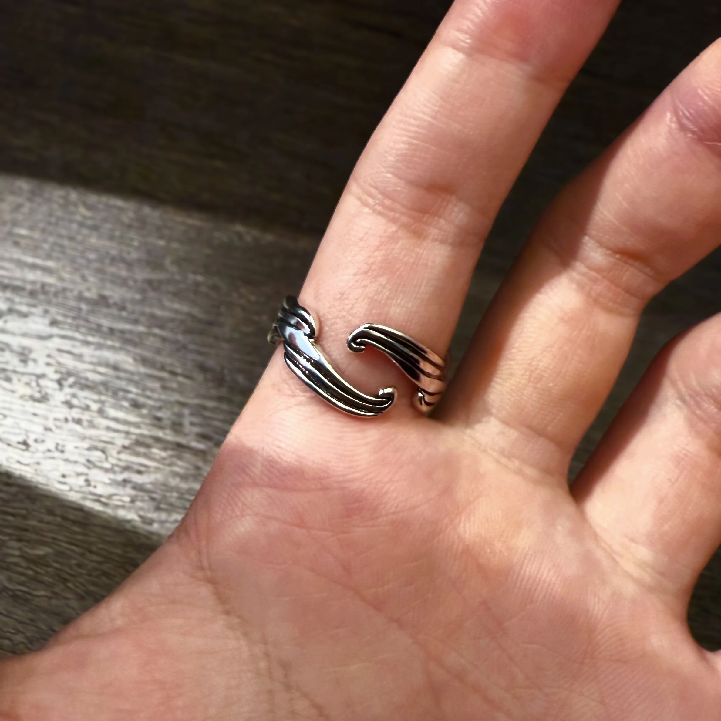 Retro Der Phönixflügel&Kralle Verstellbarer Offener Ring für Männer Punk Gothic Edgy Versilbertes Messing Schmuck Vintage Accessoires Geschenk – Detail 5