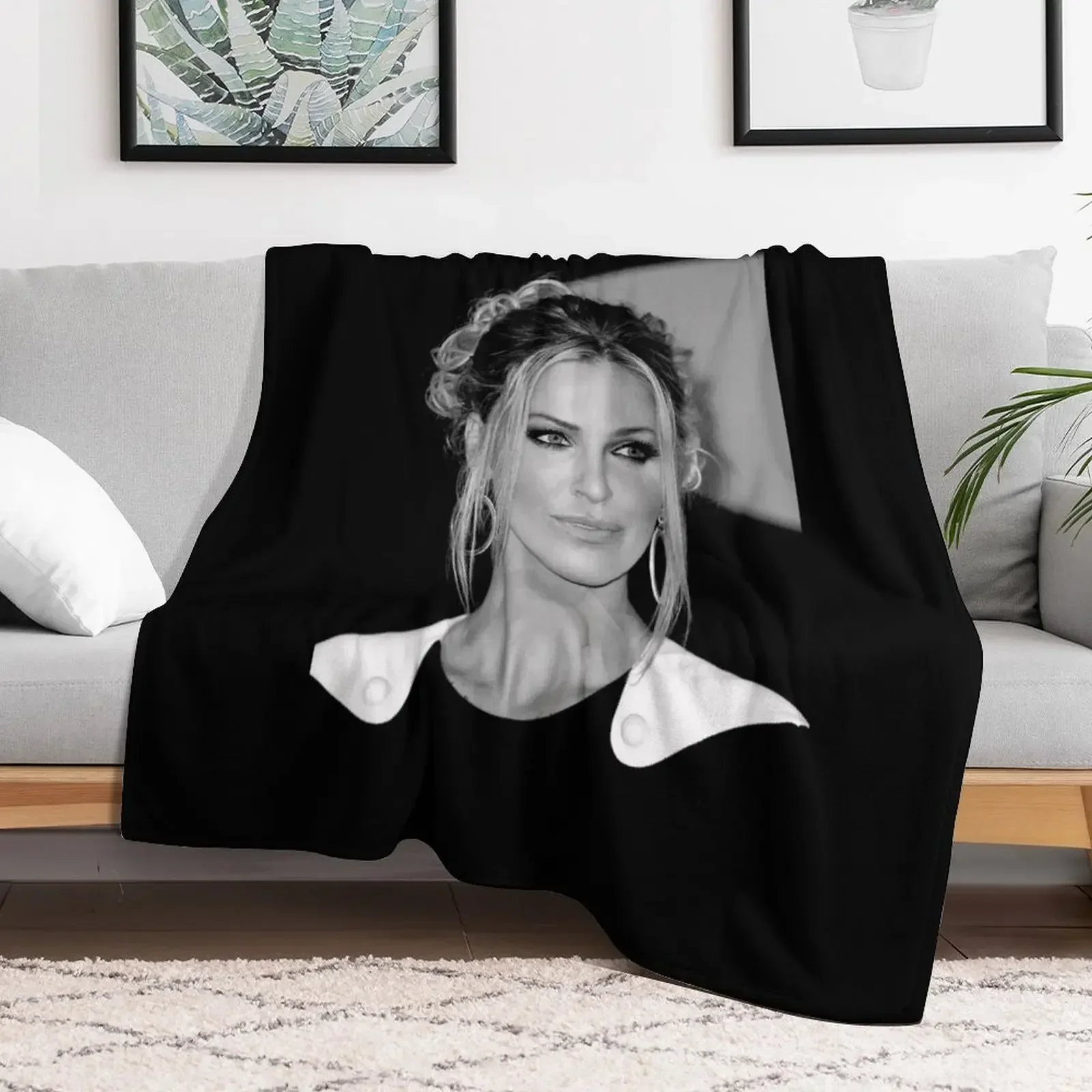 

Official Sarah Harding Merchandise Throw Blanket Designers Cute Plaid Custom Blankets Comforter blankets and throws Blankets