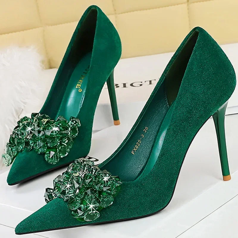 Kobiety Luksusowe 9cm Wysokie Obcasy Flock Banquet Dress Pumps Lady Pointed Toe Rhinestone Butterfly Knots Red Blue Green Elegant Shoes