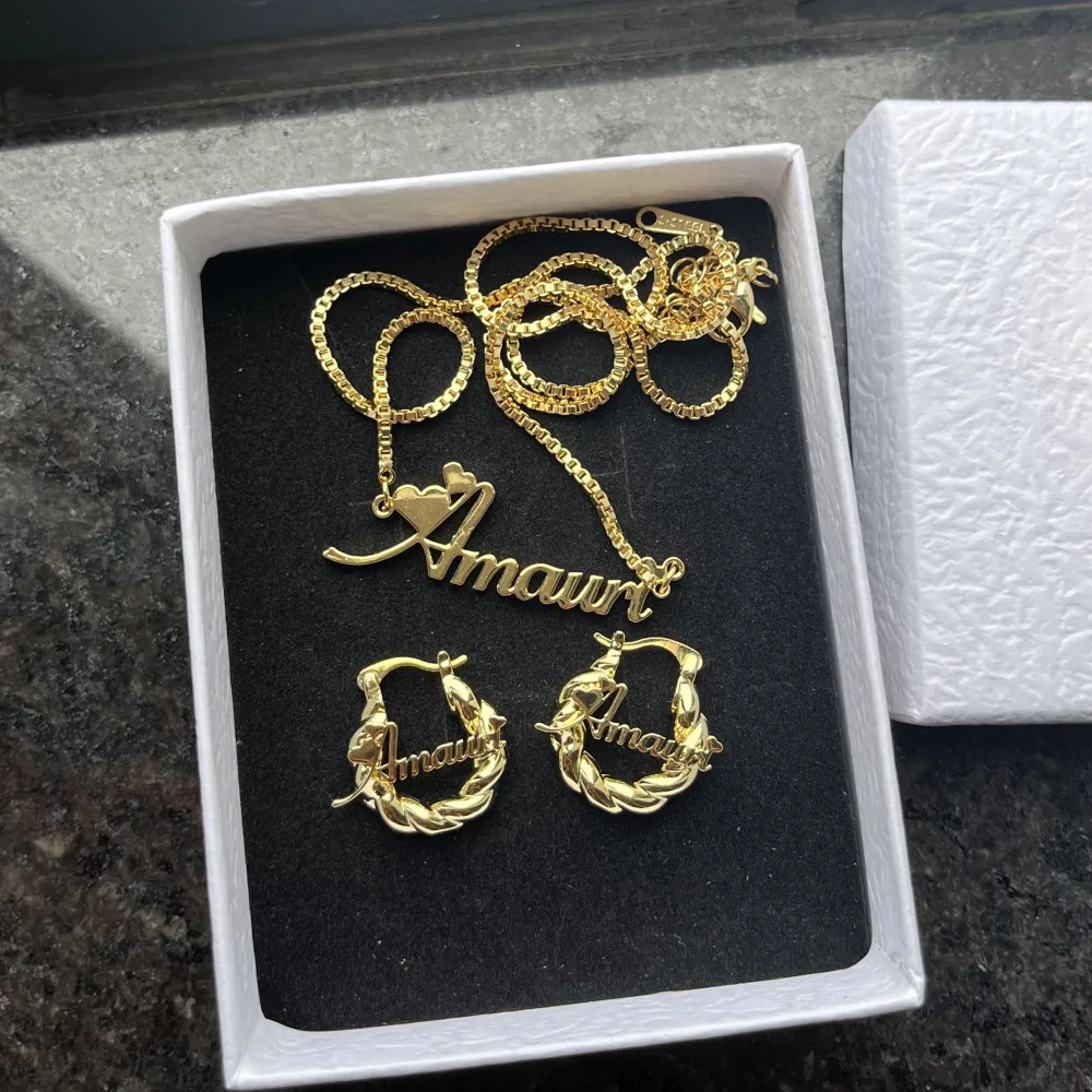 DUOYING Set di gioielli con nome personalizzato collana con lettere personalizzate braccialetti con nome personalizzato Mini orecchini a cerchio in acciaio inossidabile 18mm