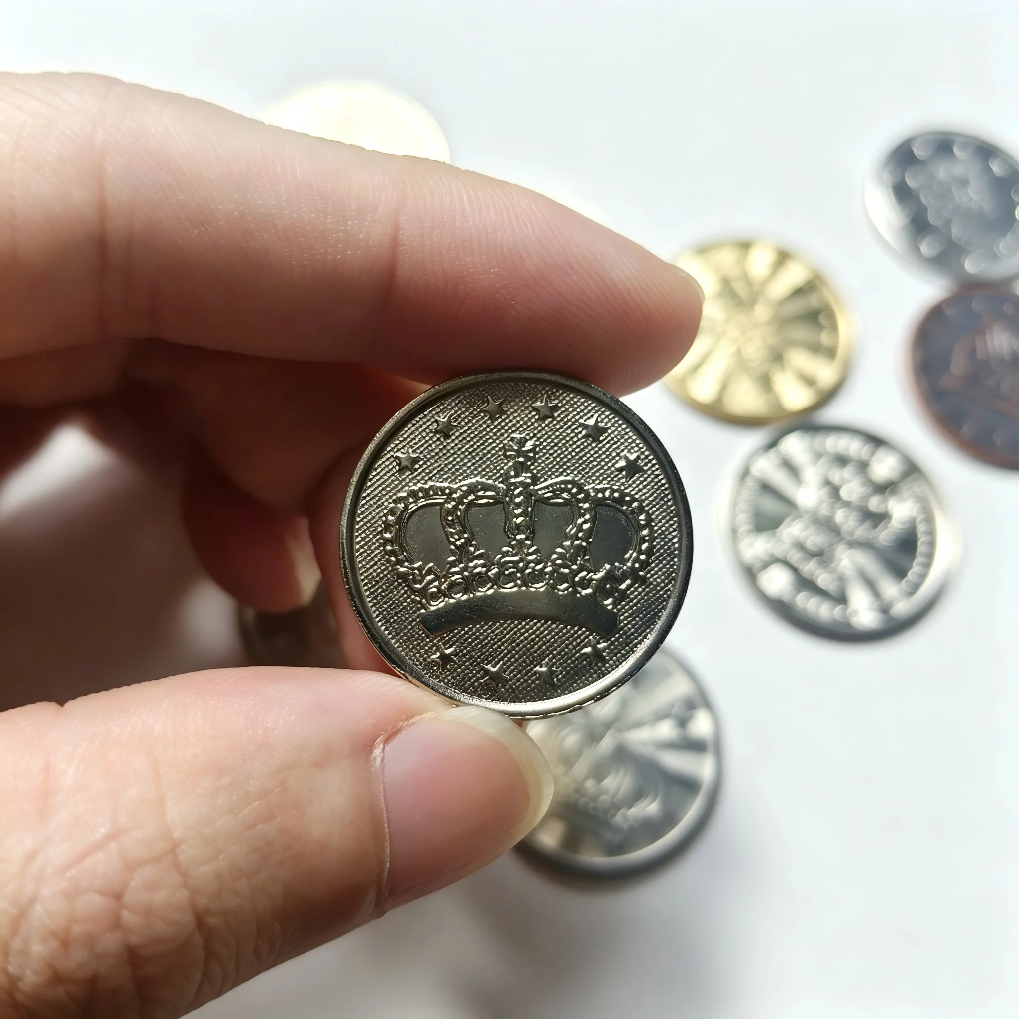 100 sztuk monet arcade ze stali nierdzewnej o średnicy 23/24/25 mm z wzorem korony, używanych do automatów do gier i automatów sprzedających. — zdjęcie produktu 2