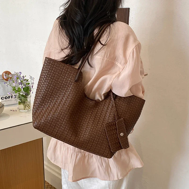 Rattan-Gewebte Tragetasche mit Passender Geldbörse, Vintage-Markt-Einkaufskorb, Pendler-Schultertasche, Sommer-Handtasche mit Großer Kapazität für Damen – Detail 7