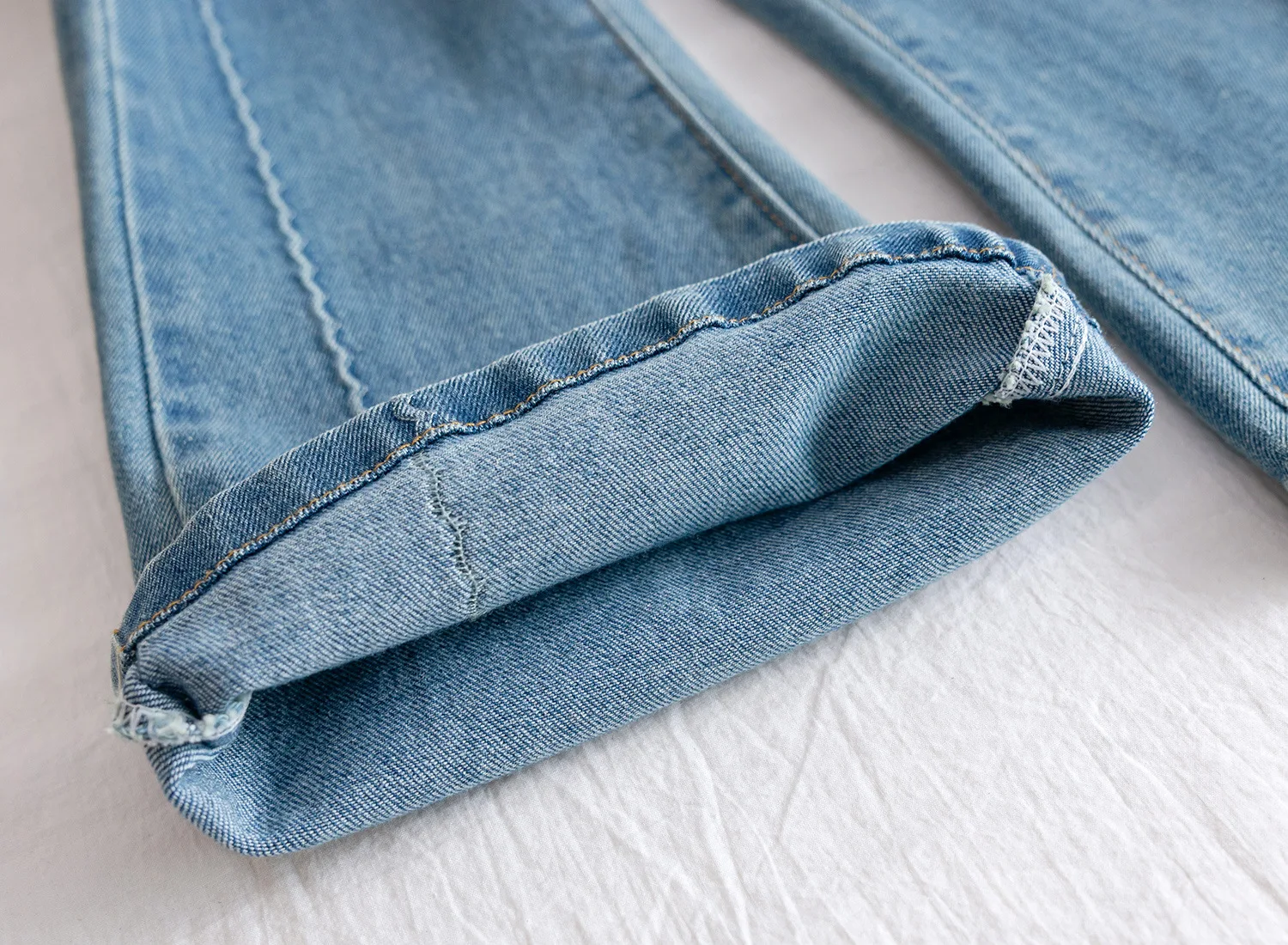 Lockere, ausgestellte Babyhose für Frühling und Herbst, dehnbare, lange Hose für Mädchen, weiche, lässige Jeanshose, trendige Hose für Schülerinnen, Kinder. – Detail 8