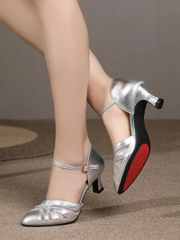 Sapatos de dança latina de couro real para mulheres, salto médio baixo para adultos, sapatos de dança quadrada com sola macia, nova dança social de verão