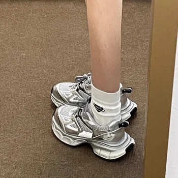 두꺼운 바닥 실버 아빠 신발 여성 2023 새로운 가을, 트렌디 한 경량 운동화 캐주얼 운동화 