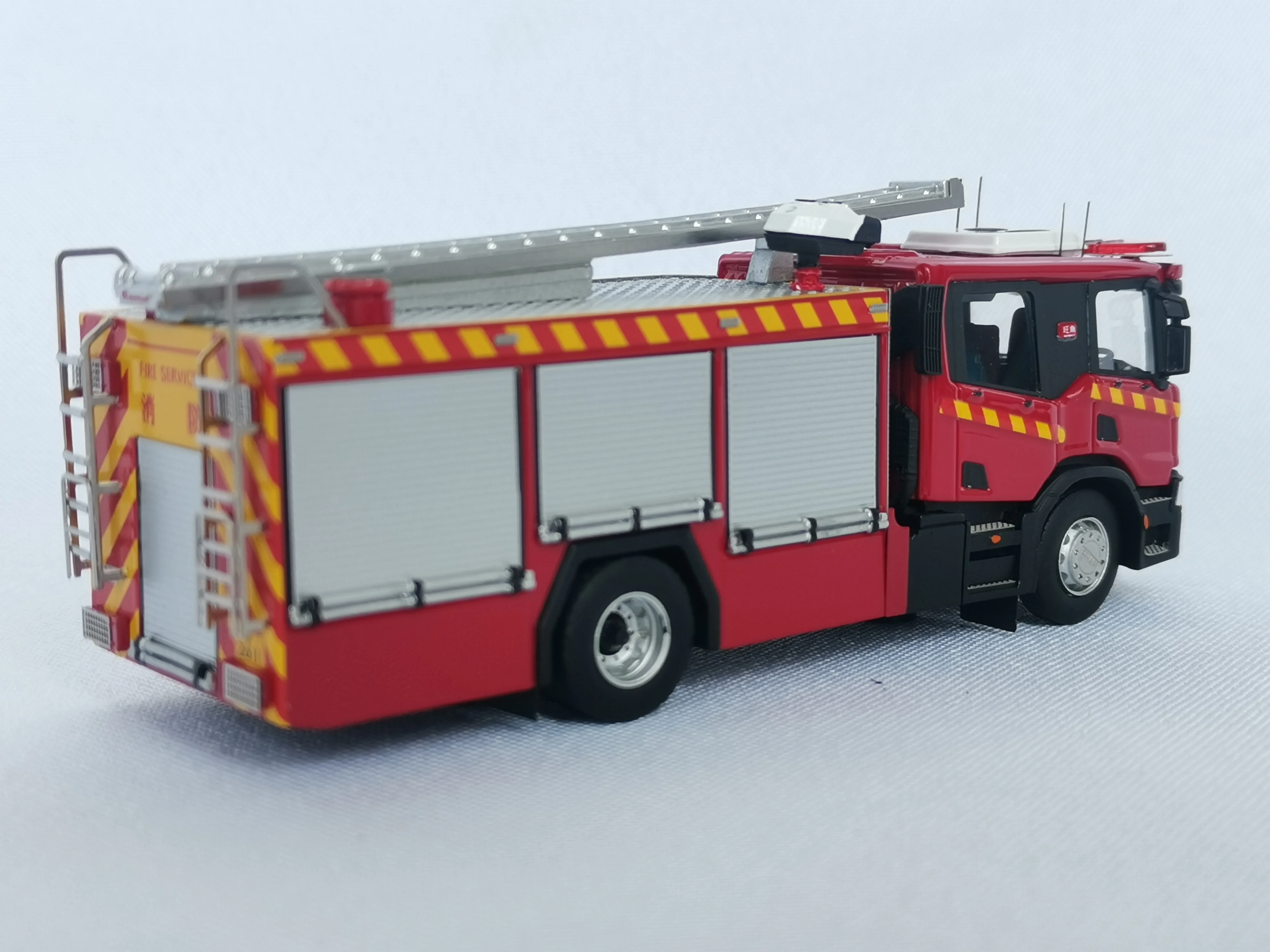 Masterpiece Collectibles 1/76 Fire ladder truck  resin car Collection of die-cast alloy car model ornaments