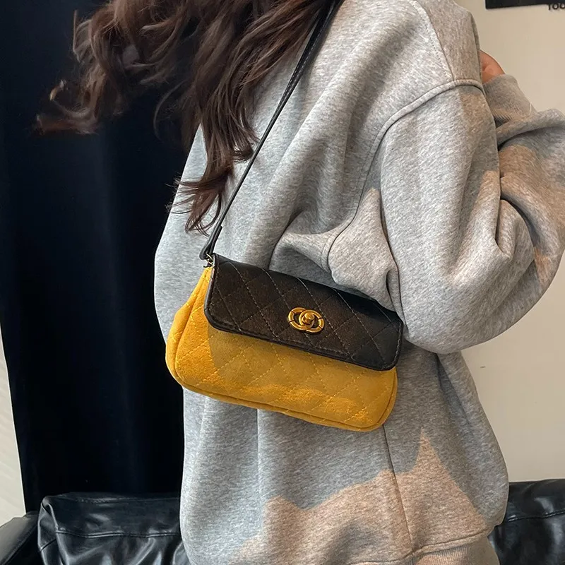 

2025 Minimalist Quilted Crossbody Bag – Unique Small Square Purse for Women, Soft Leather Office Bag with Gold Chain