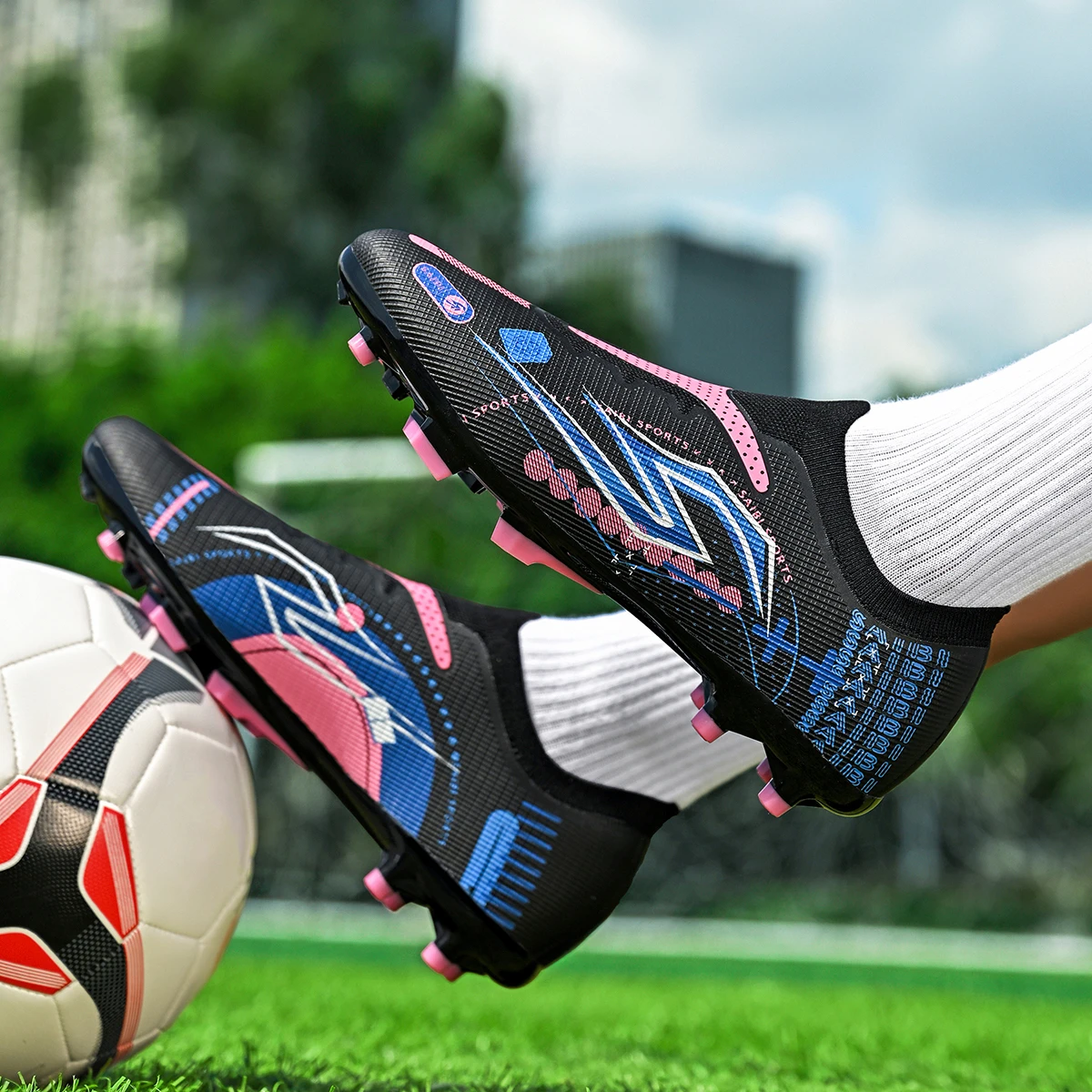 

Дышащие футбольные бутсы для мужчин с длинными шипами, подходящие для тренировок и соревнований, нескользящие спортивные кроссовки.