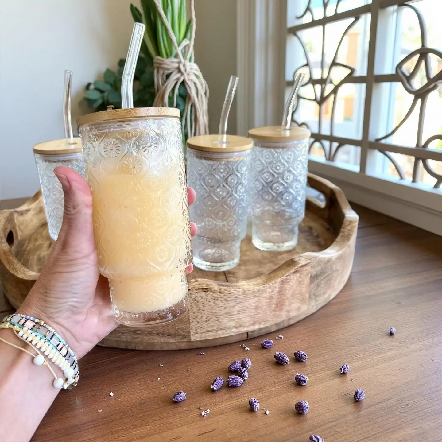 

Набор из 4 стеклянных стаканов для холодного кофе с бамбуковыми крышками и стеклянными стаканами для напитков - многоразовые стаканы для боба и матча, 11/20 унций