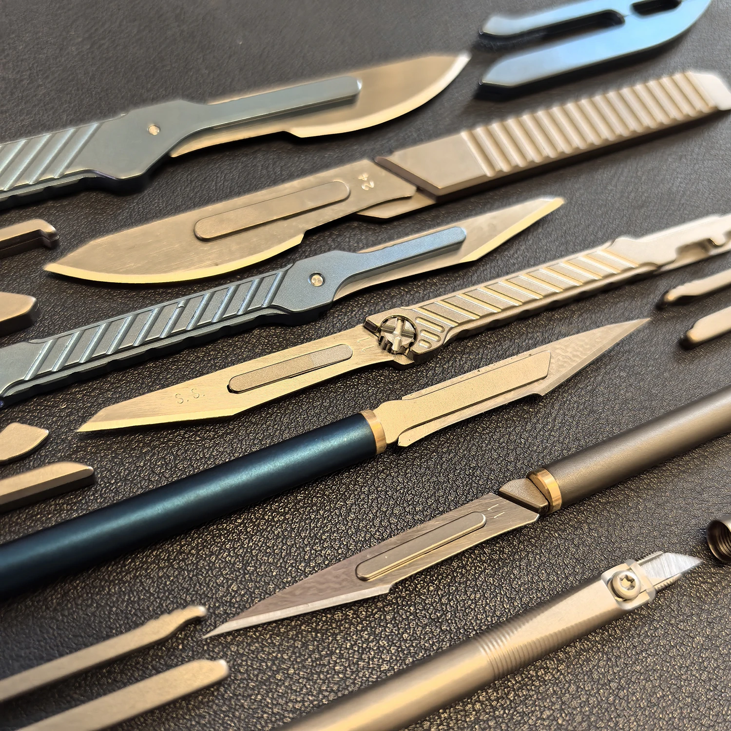 11Styles Titanium Alloy Utility Knife Pedicure Paper Knife Can Replace NO11/24 Blade EDC Portable Carving Knife Unpacking Tool
