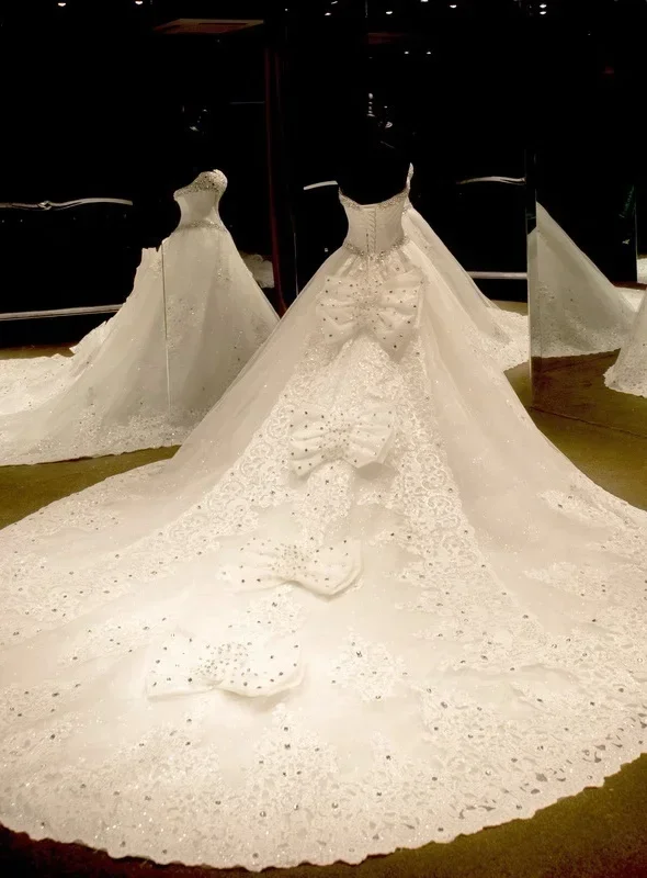 Suknie ślubne: personalizowane, najnowsze, z kryształkami w kształcie serca, zdobione koralikami, bufiaste suknie balowe, aplikacje z koronki, sznurowany tył.