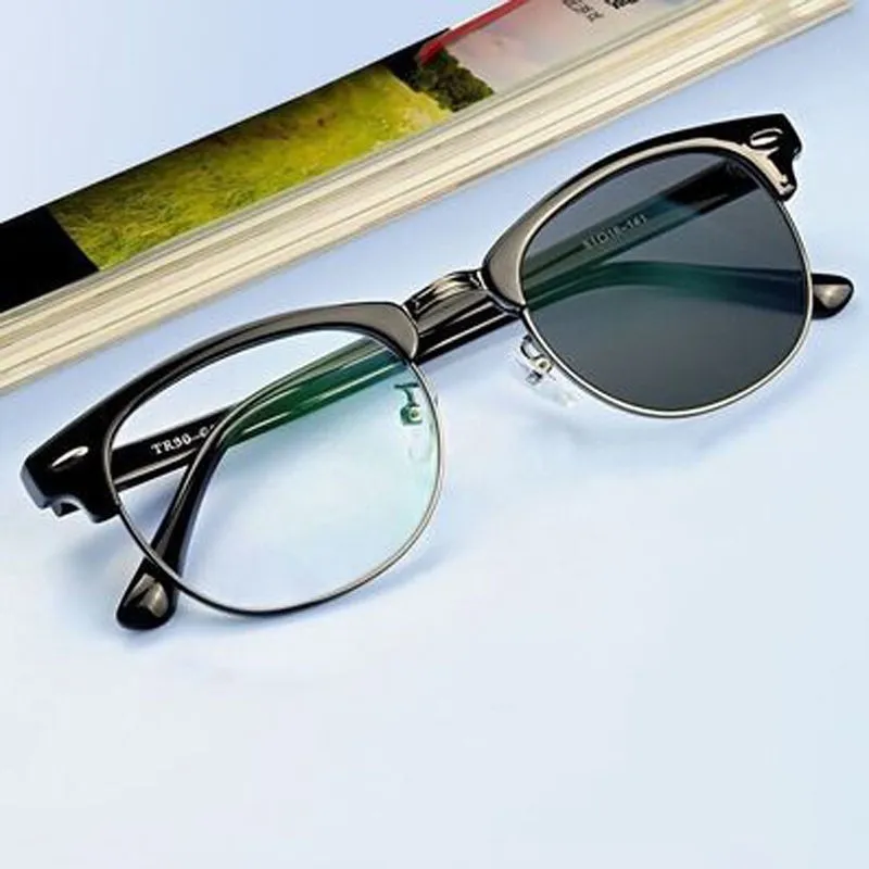 

Unisex Retro Eyebrow Frame Photochromic Glasses UV Protection Youthful Metal Frame Prescription Eyewear​