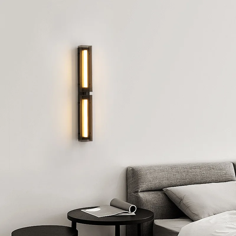 Prosta włoska lampa ścienna Minimalistyczna dekoracja w stylu influencera do sypialni, salonu, na ścianę tła, designerska listwa o tworzącej atmosferze.