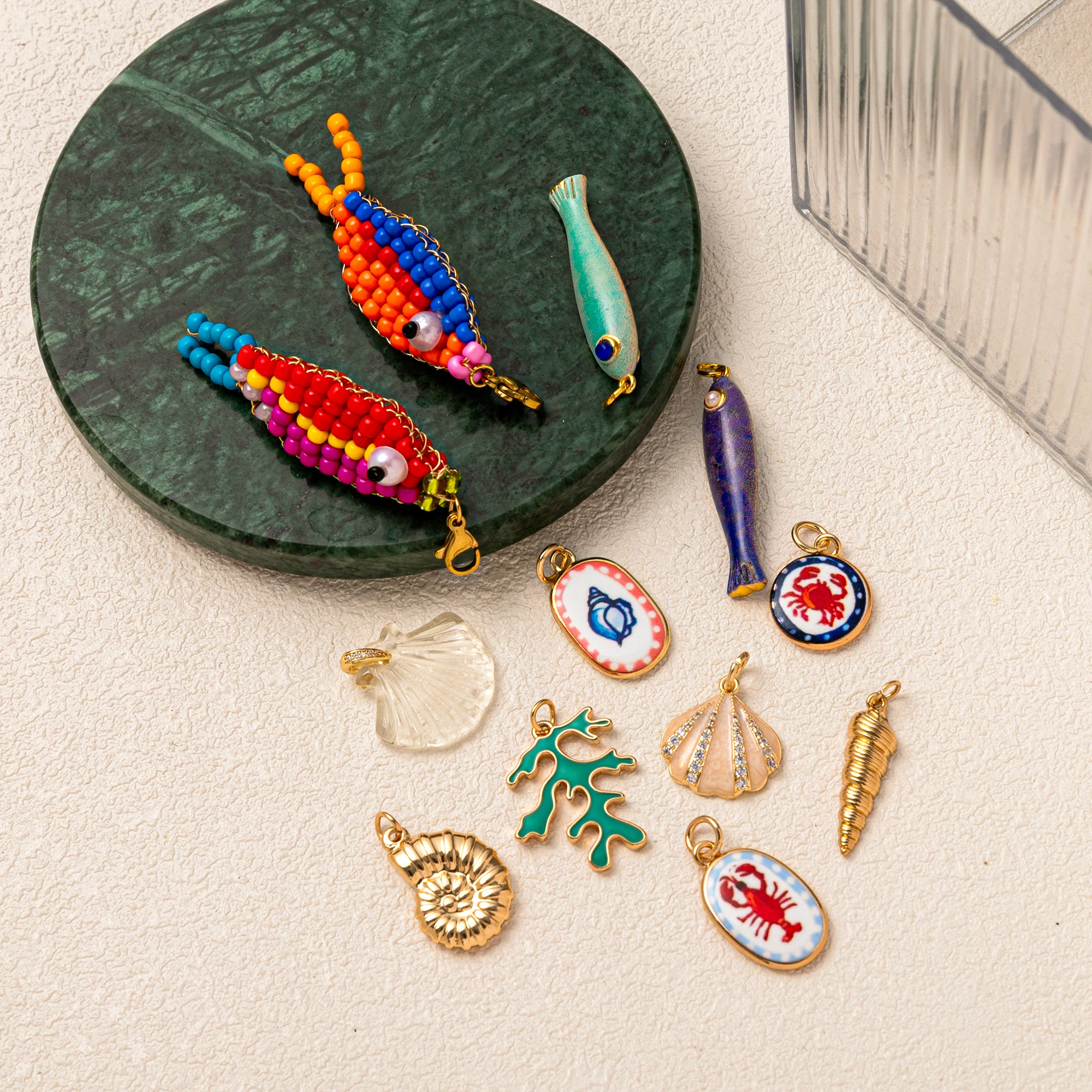 จี้เปลือกหอยลายทะเลแบบเรียบง่ายยอดนิยมสำหรับทำเครื่องประดับ DIY รูปทรงกุ้งตะขาบและปลาขนาดเล็ก