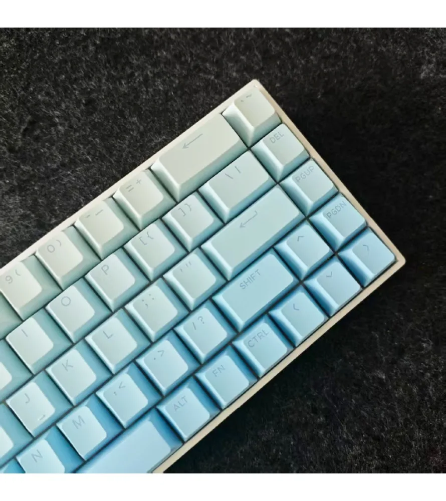 

Keycap fog blue is engraved with gradual change of personalized keycaps PBT original height 133 keys full set of customized