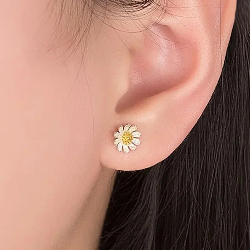 Huitan Plata de Ley 925 auténtica pendientes innovadores con diseño de flores para mujer, accesorios bonitos y encantadores, dijes, joyería de fiesta