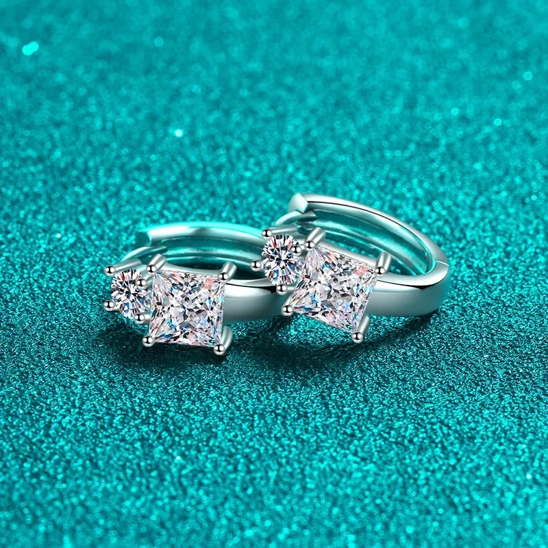 

KyanGem 18K Gold Inlaid Earrings, Princess Cut Moissanite Pt950 Platinum 1.3 Carat Diamond Fashionable Classic Earrings