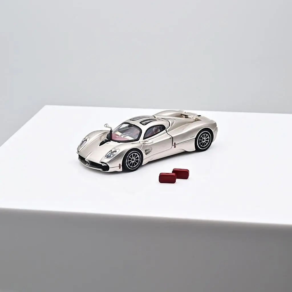 

CM1:64 Pagani Utopia Small Scale Alloy Car Model Magnetic Opening and Closing Rear Cover Limited Collection Model