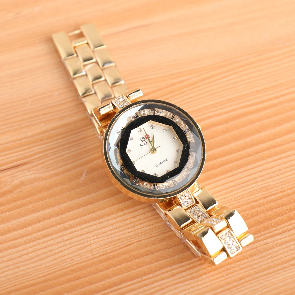 

Crystal Bracelet Watch Lightweight for Women Quartz Fashionable and Versatile Daily Life Watches