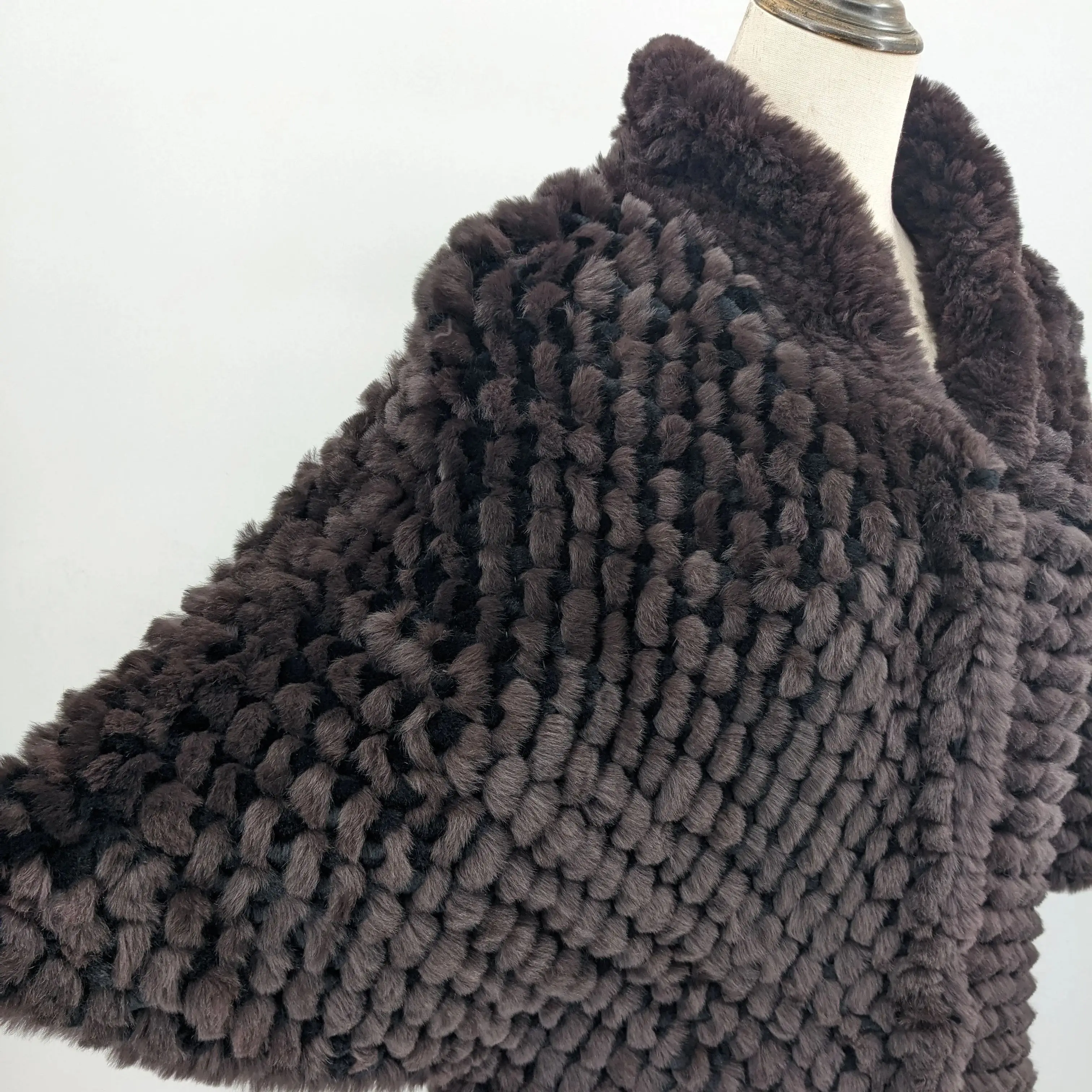 니트 리얼 래빗퍼 반팔 코트 250204