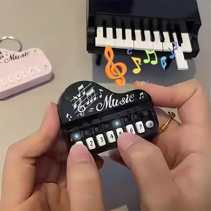 Mini Electronic Keyboard Keychain Portable Musical Instrument Toy Piano Keychain Mini Real Working Finger Piano Keychain