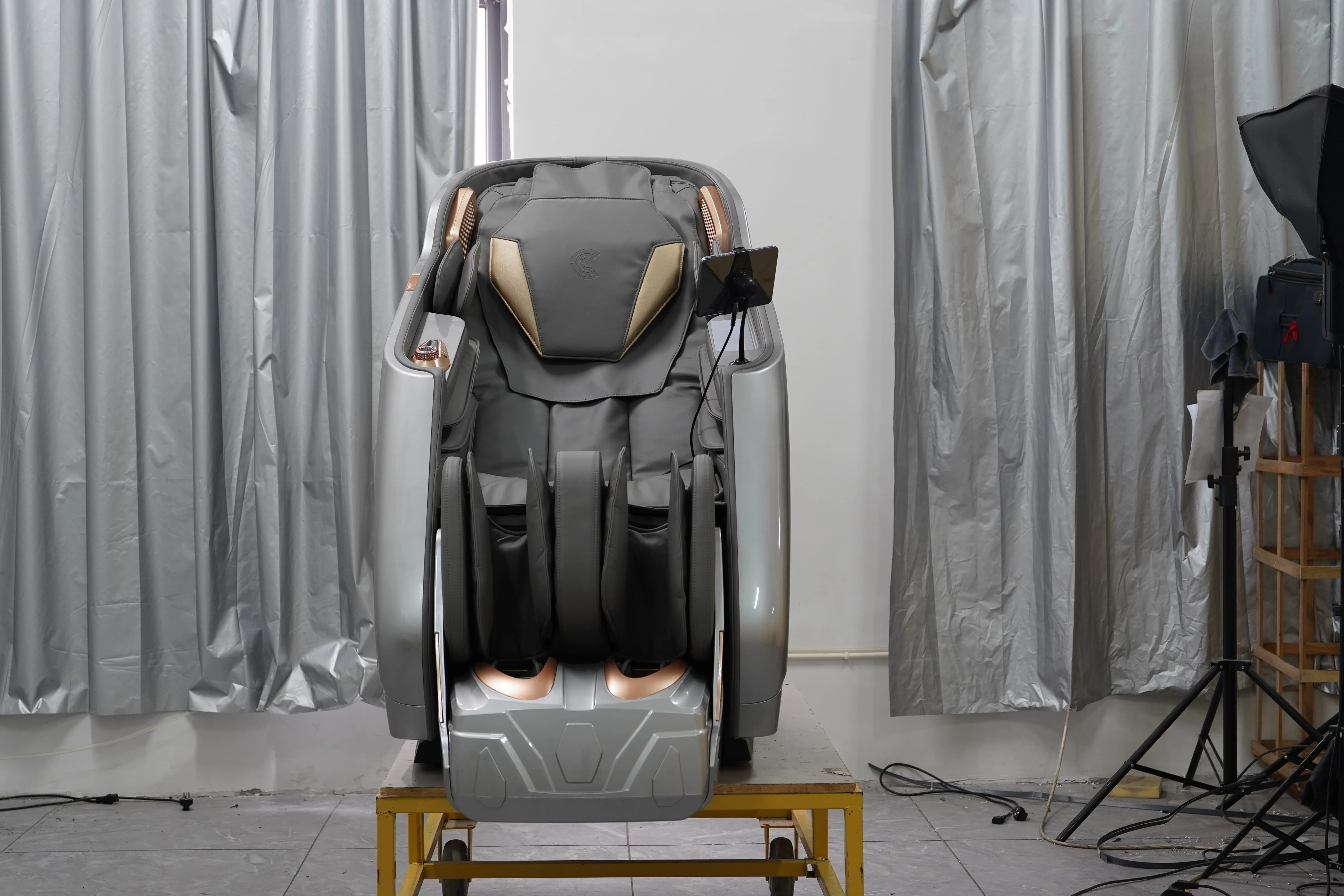 2026 Factory New Design Luxury Electric 3D zero Gravity Full Body Massage with Electric Shiatsu Comfortable Massage Chair