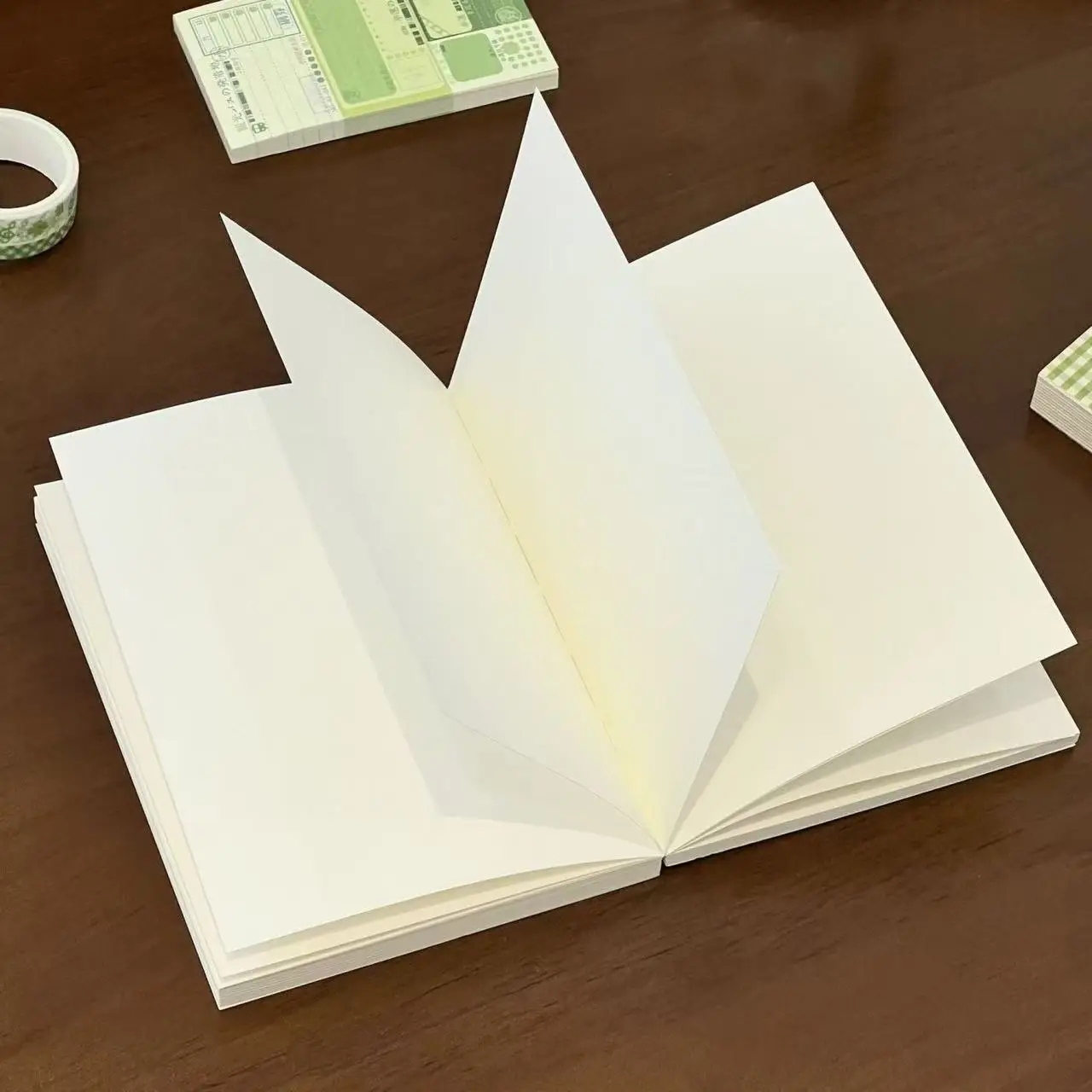 Korean A6 Simple Four-leaf Clover Story Notebook Ins Thickened Blank Cute Girl Heart Good-looking Student Diary Notebook Gift