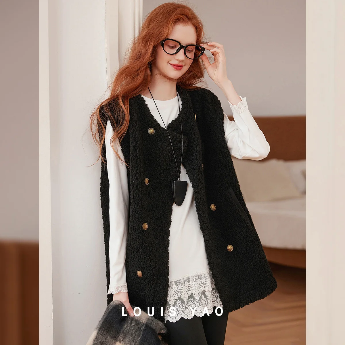 

LOUIS YAO New Retro Layered Faux Fur Vest Coats 2025 Autumn/Winter Sleeveless Metal Button Round Neck Oversized Women's Vest
