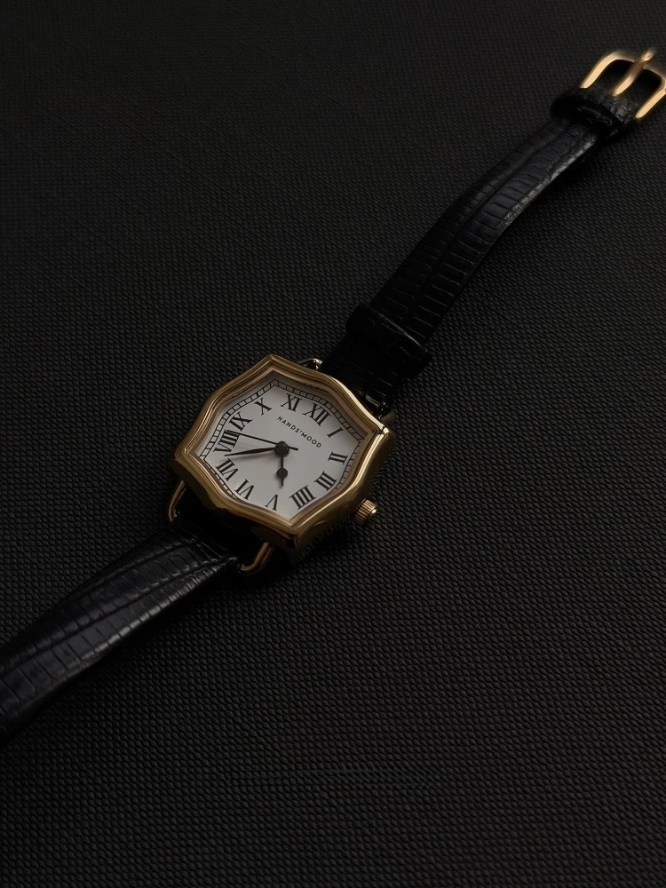 

New 2026 Vintage Ladies Watches Roman Digital Creative Polygonal Pointer Waterproof Women's Quartz Wristwatches Femme Clock