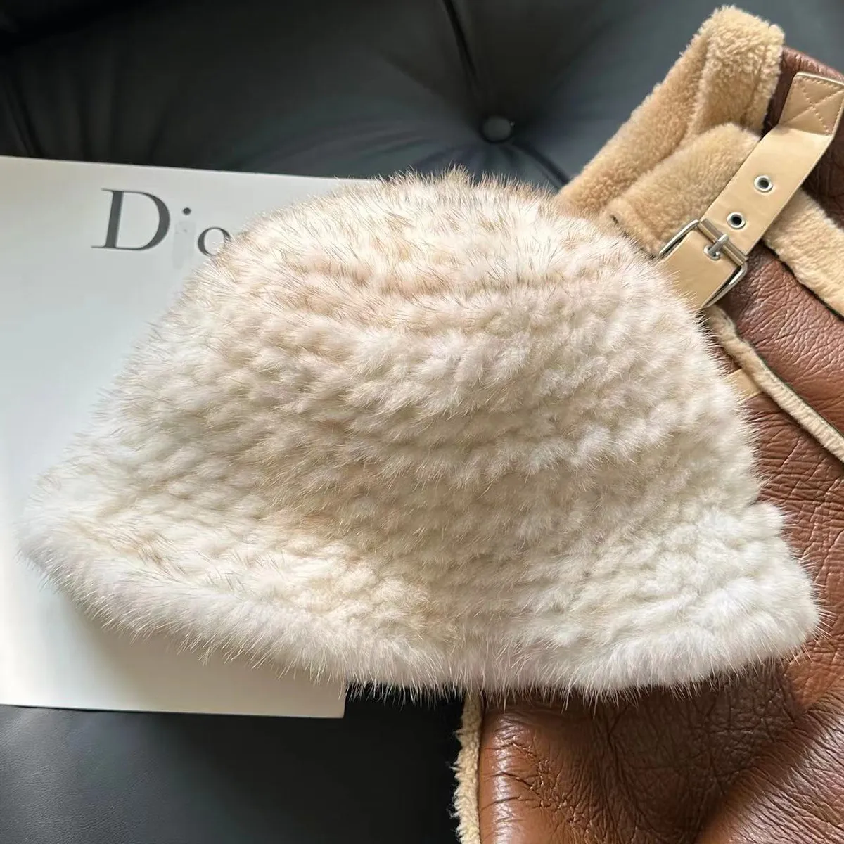 Damen Wintermütze aus 100% Echtem Nerzfell, Bombermütze, Echte Nerzfellmütze, Weiche Flauschige Naturfell-Bucket-Hat – Detail 10