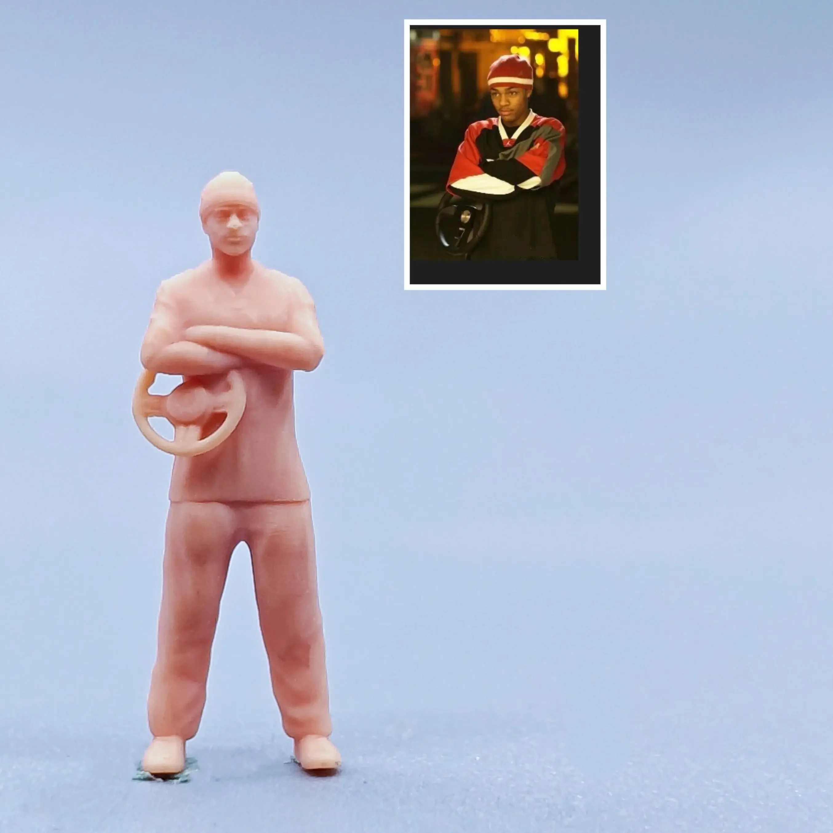 1/64 Figuren Maßstab Modell Harz Der Junge hält das Lenkrad Ungefärbte Miniaturen Diorama handbemalt C211