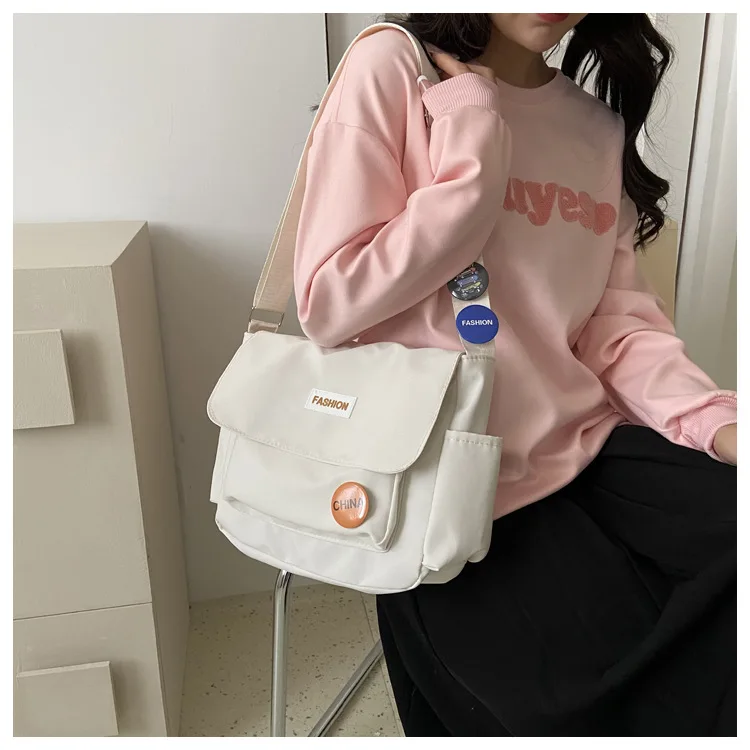 Waterproof Nylon Messenger Bag for College Students Casual Shoulder Bag for Class Japanese Bag Retro Messenger Bag Unisex