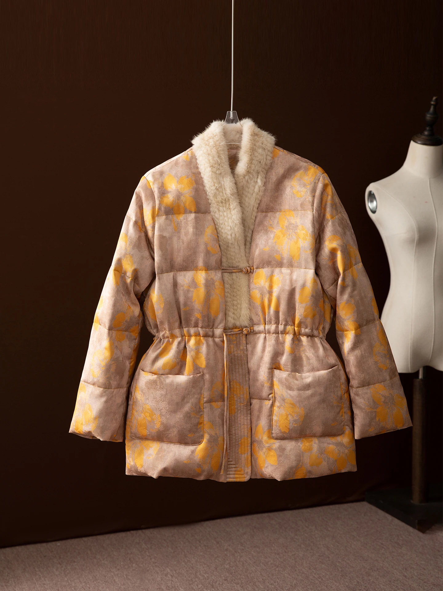 

Утепленное белое пуховое пальто с воротником из норки, вышивкой в виде цветов и растений, в китайском стиле, женское, зимнее, на подкладке