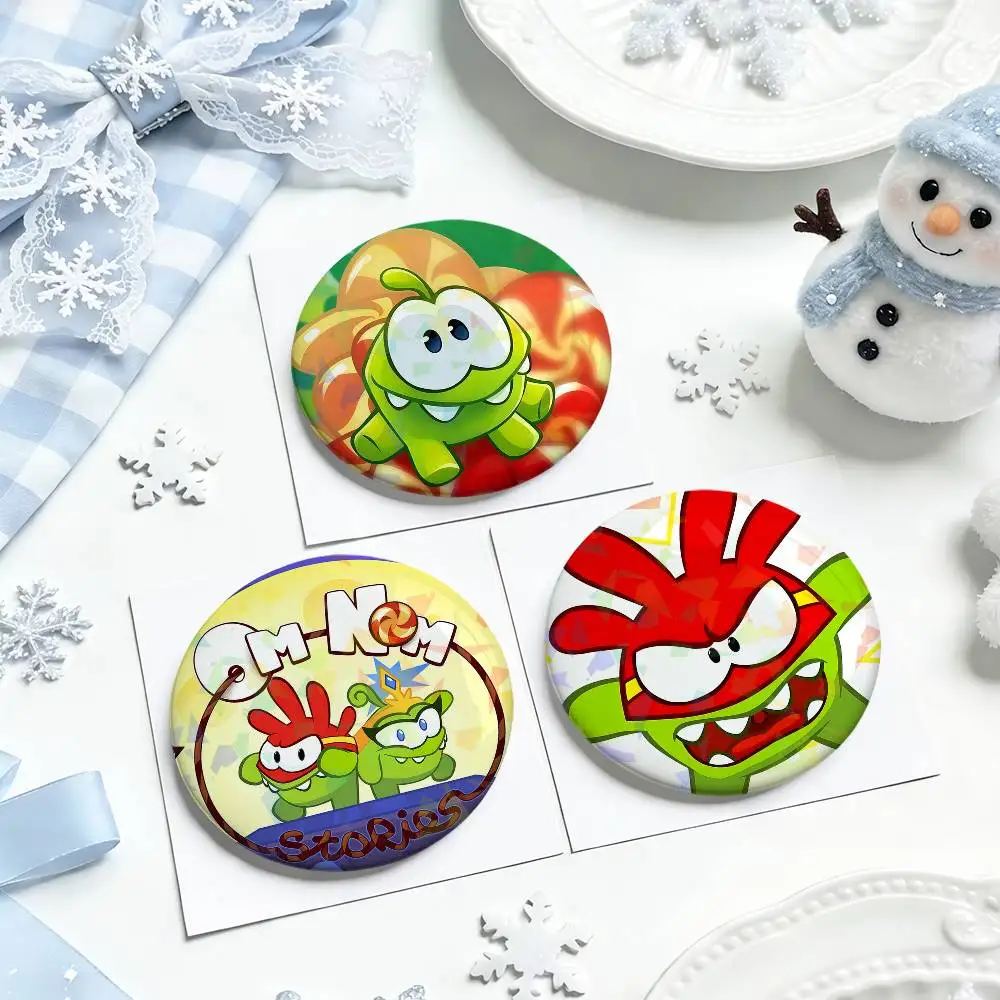 Niedlicher Frosch-Cartoon-Spielzeug-Anstecker mit lustigem Gesicht, runder Laser-Stil, Peripherieartikel, Reversnadel, Brosche aus Weißblech ﻿   Taschendekoration