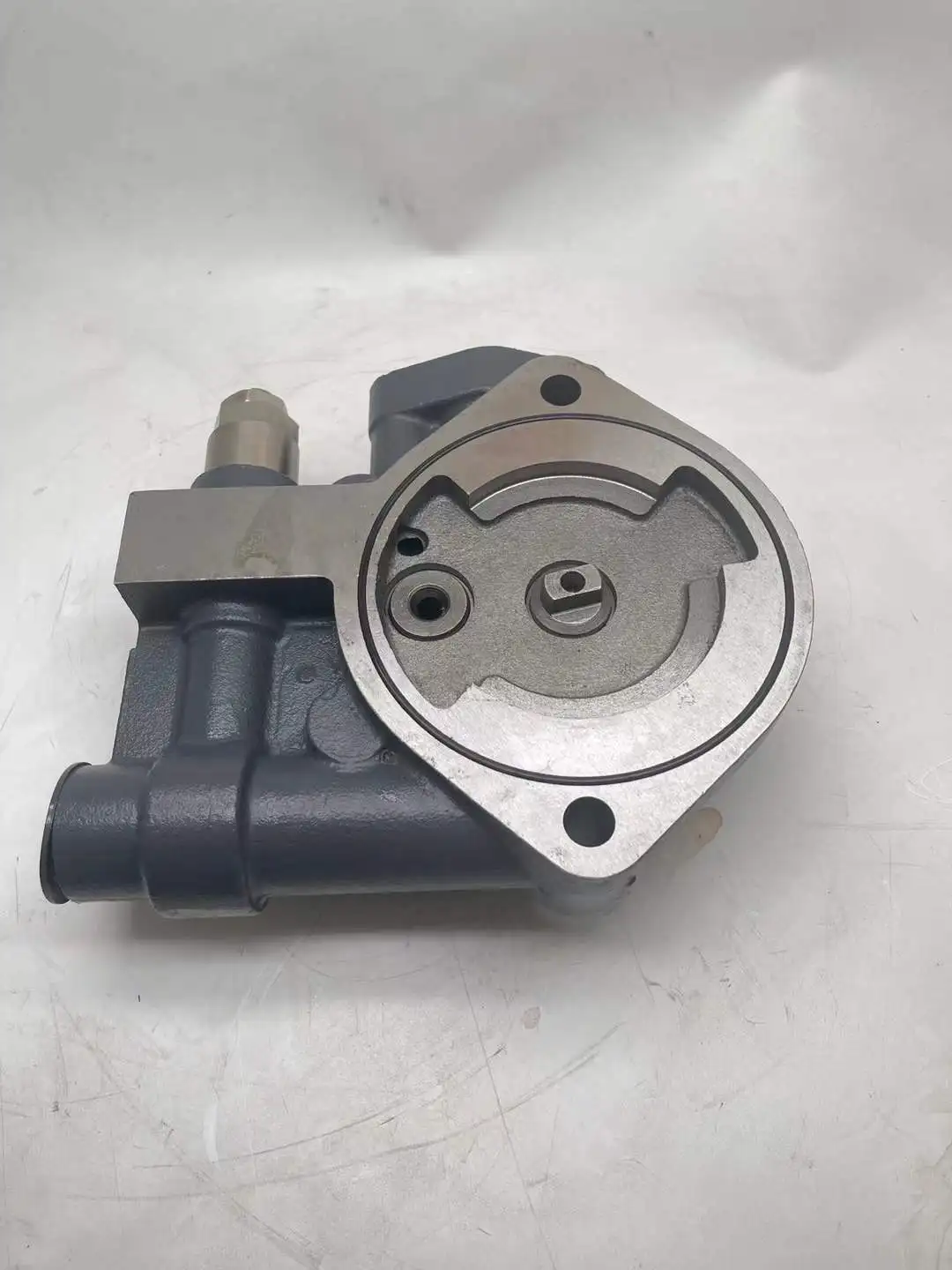 PC200-5 Gear Pump Assembly, Smooth Transmission, Hydraulic Components, Suitable For Komatsu PC200-5 Excavators.