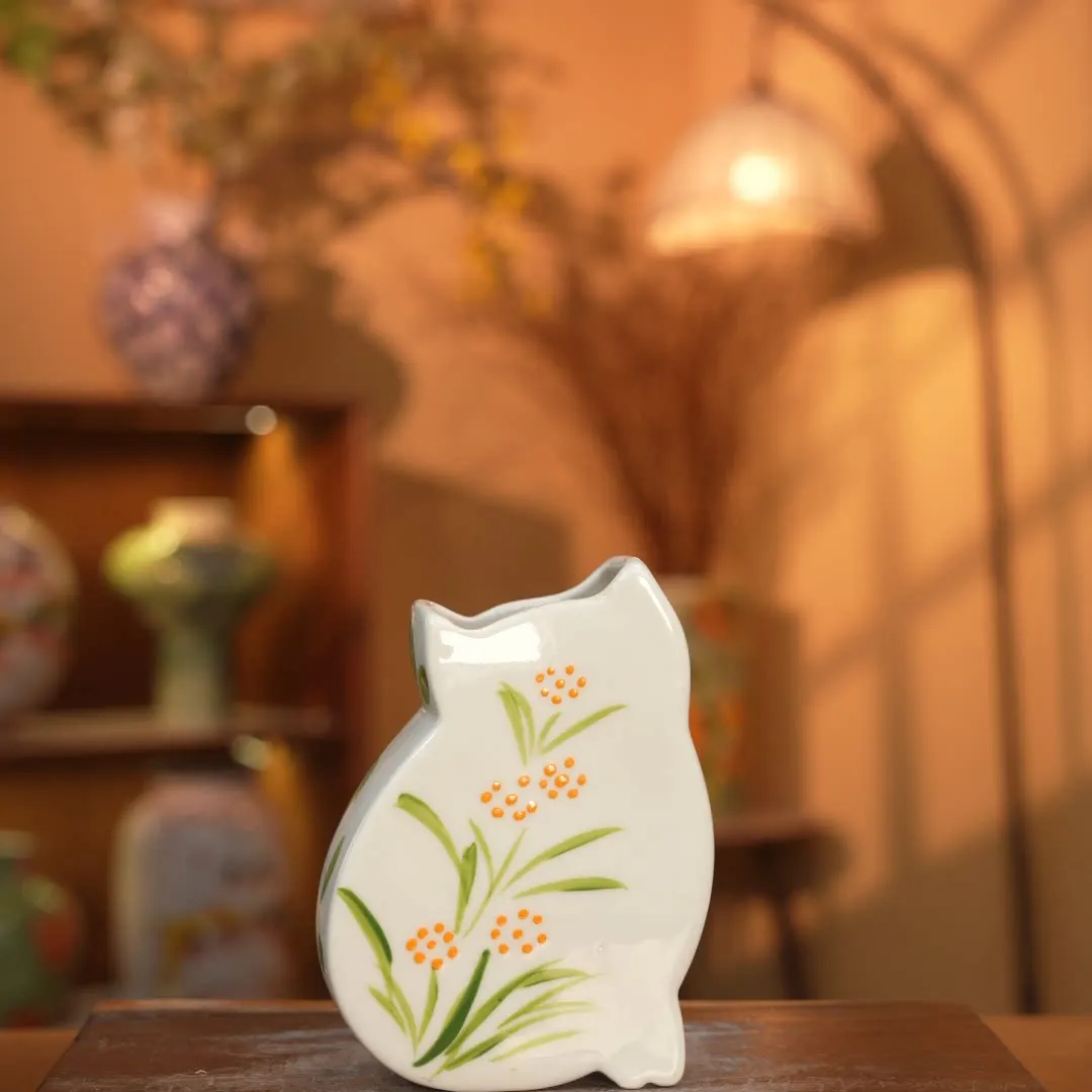 Cat shape full of work on all sides Cat vase pattern Ceramic desktop hydroponic ornament Household creativity