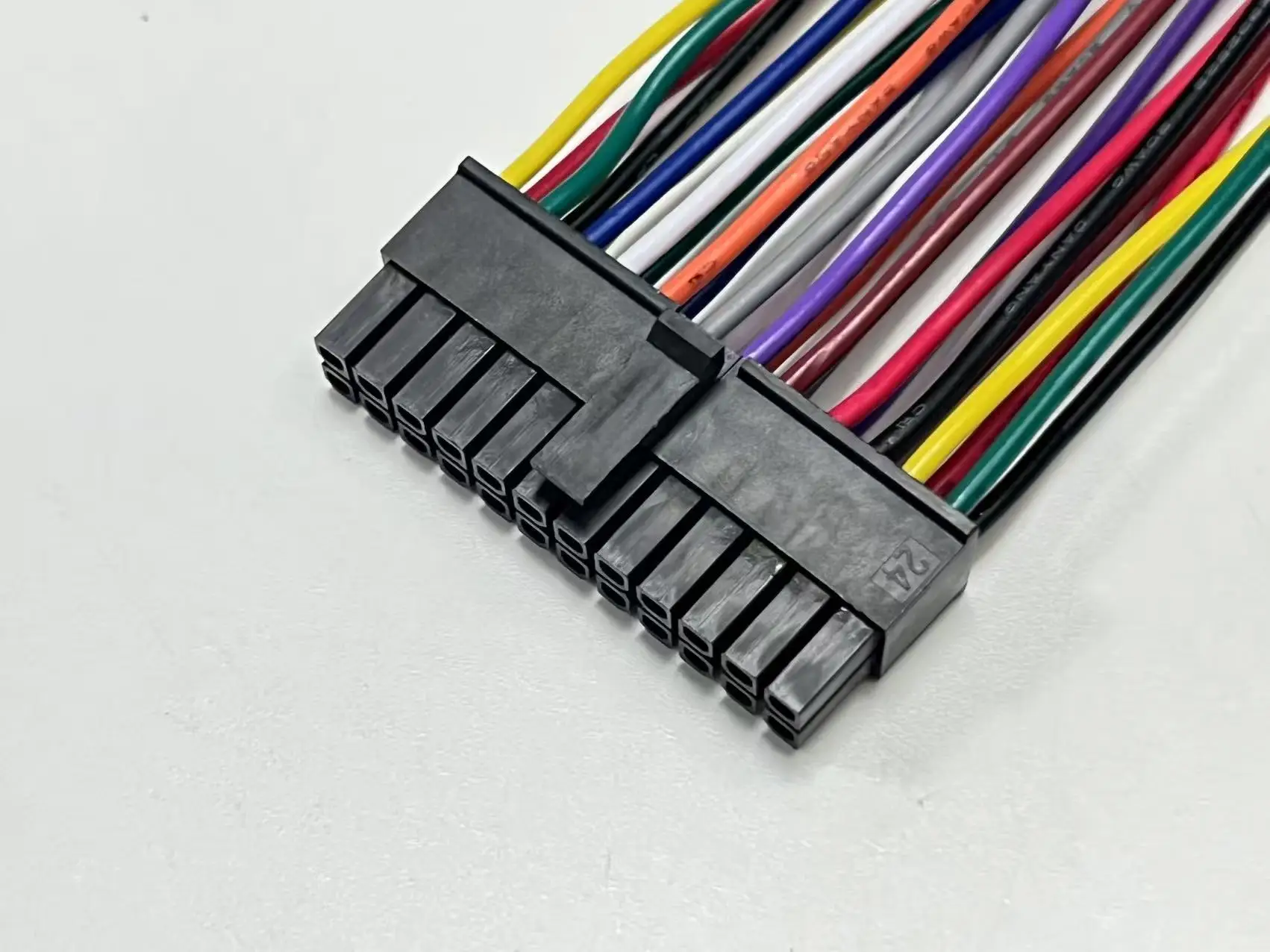 

430252400 Wire harness, MOLEX MICRO FIT 3.0mm Pitch OTS Cable, 43025-2400, 24P, UL1061 20AWG