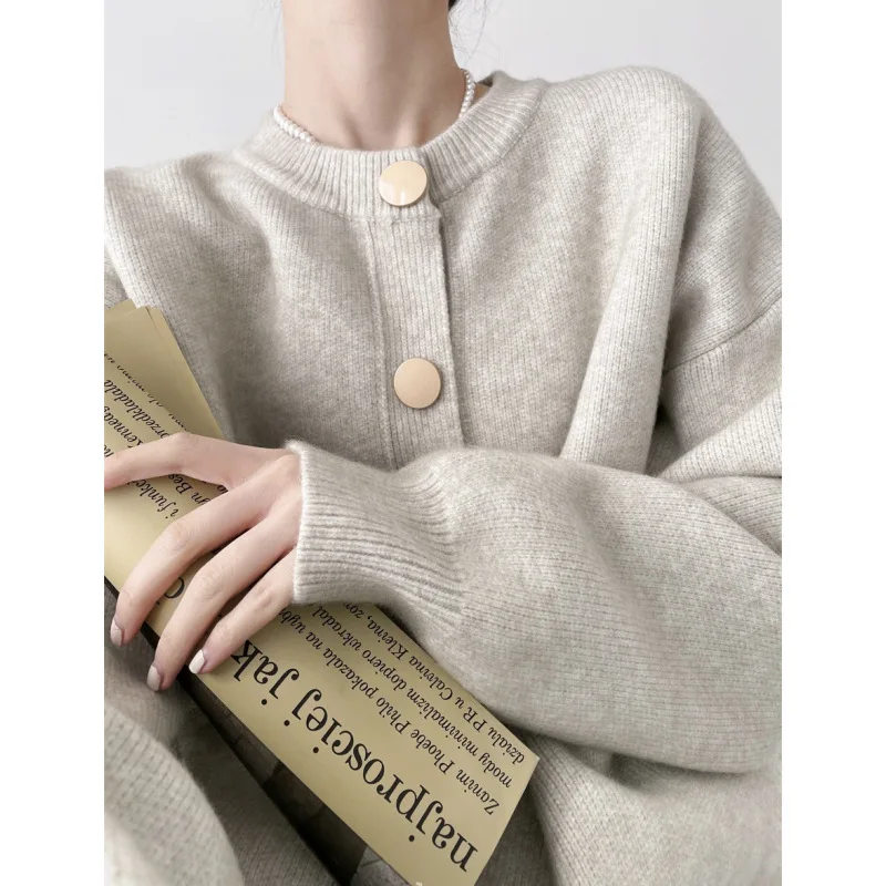 

Design: Single-breasted Solid Color Knitted Sweater Cardigan Lazy Loose Crewneck Fall/Winter 2025 Versatile Top