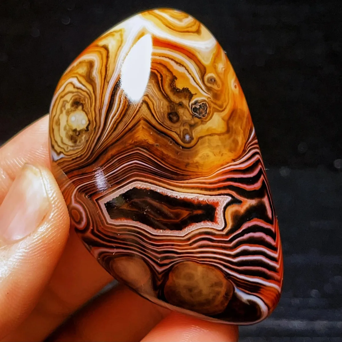 Natural Banded Agate Pocket Stone, Polished Tumbled, Smooth Texture, Terrarium Decor, Crystal Collection, Table Display