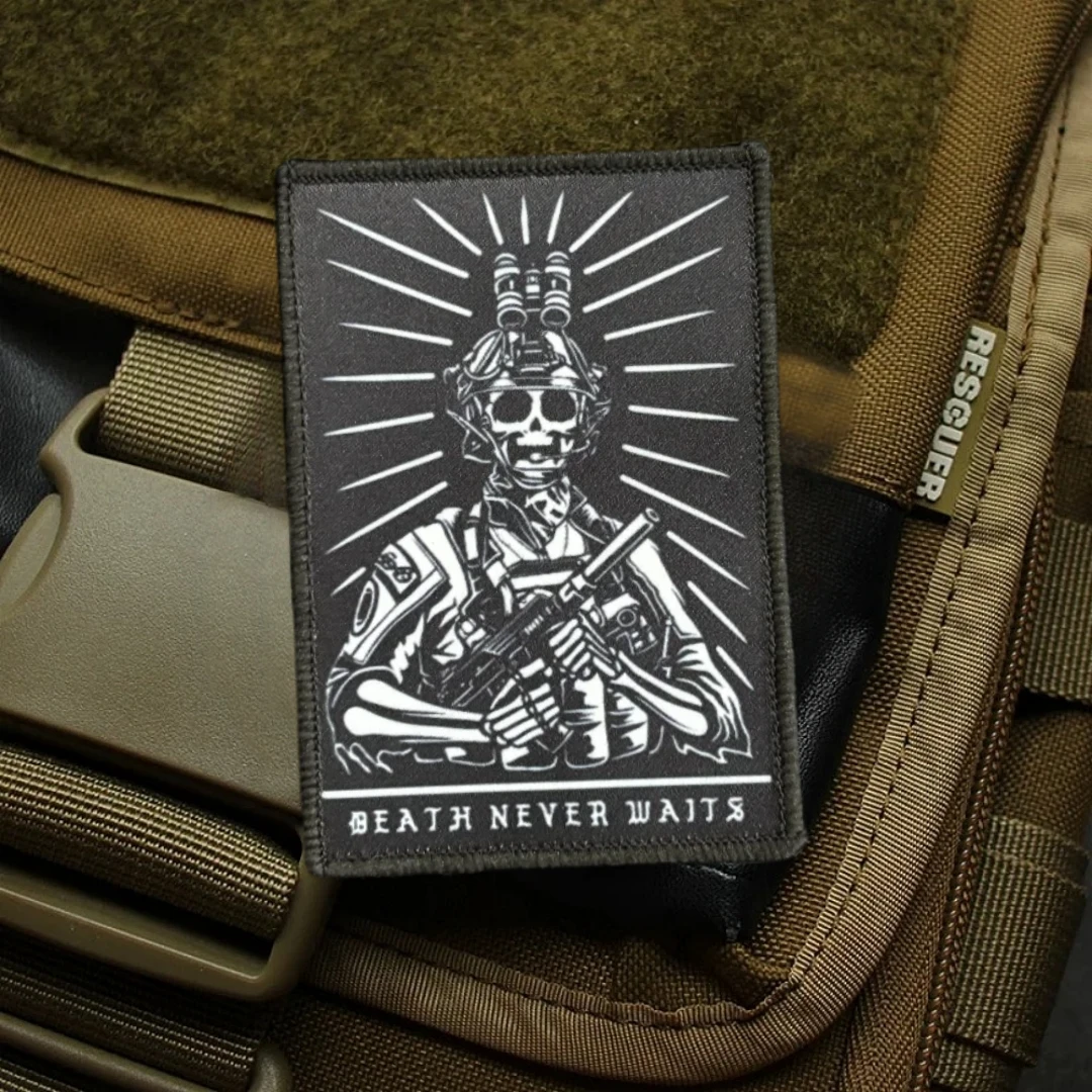 Death Never Waits Morale lencana tengkorak tentara Reaper Patch militer taktis tentara stiker cetakan kait & Loop Patch untuk ransel