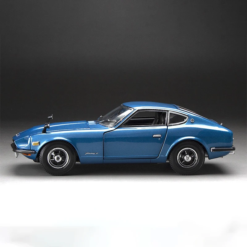 Diecast Original 1/18 Scale Nissan 1970 Fairlady Z S30 Sports Car 351 Simulation Alloy Car Model Display Collectible Decoration