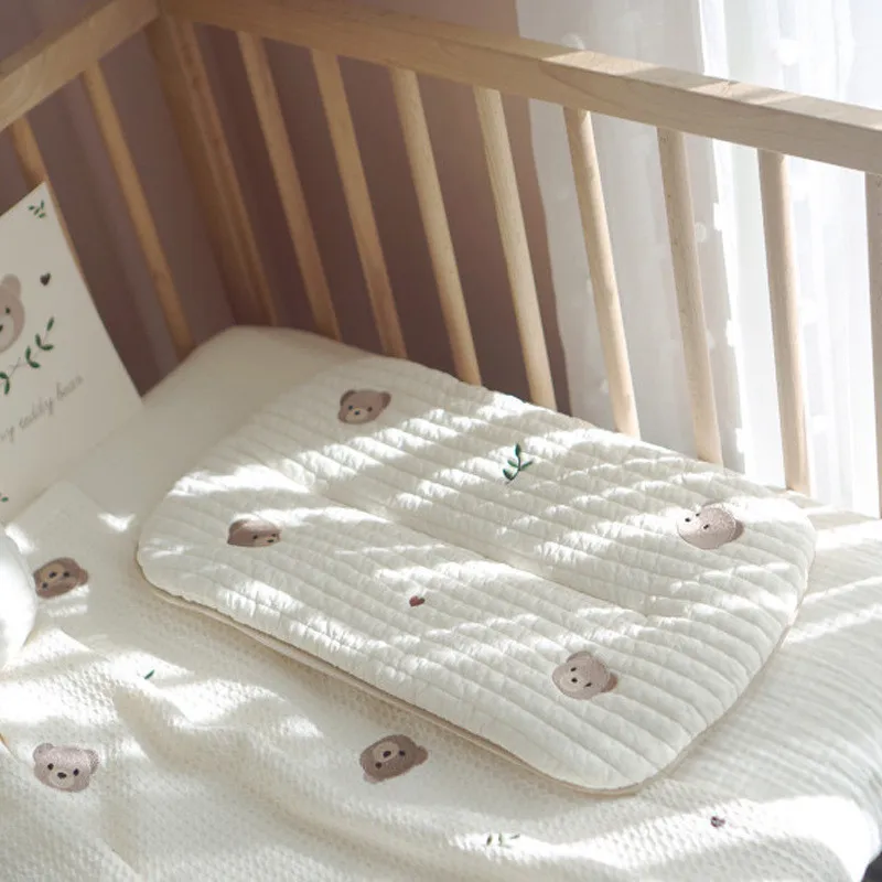 

Подушка для новорожденных с плоской формой для головы, из чистого хлопка, с вышивкой, впитывающая пот, всесезонная, для поддержки младенца