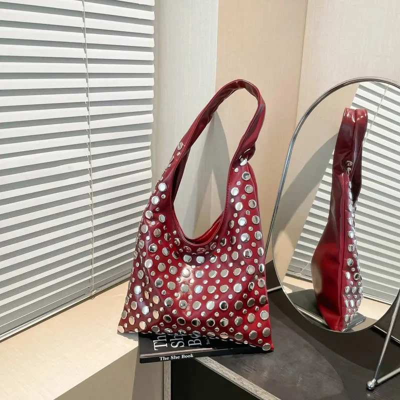 

Сумки на плечо с заклепками 2025, новая мода, большая вместимость, дизайнерский стиль, индивидуальные сумки в стиле горячих девушек для девочек, популярные модные сумки