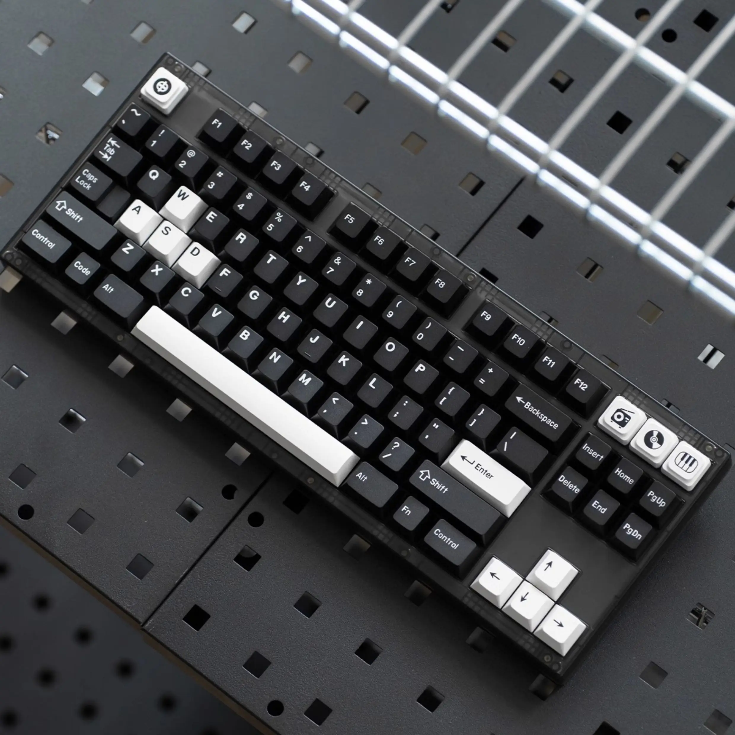 

180 Keys/Set GMK WOB Keycaps PBT Cherry Profile Double Shot Keycaps For Mechanical Keyboard Black And White keycap Custom ISO