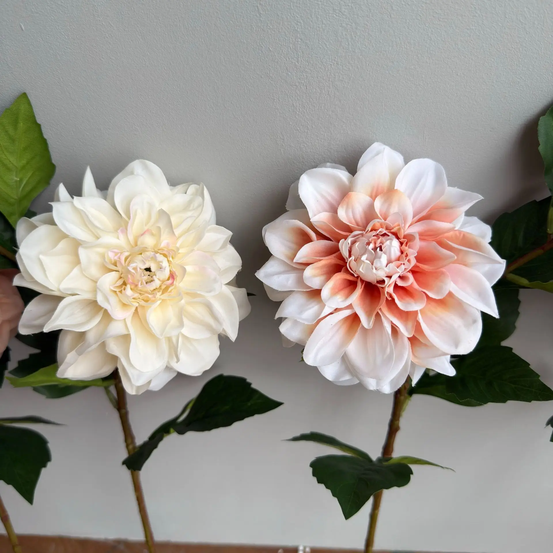 3-teiliges Set mit 2-köpfigen, feuchtigkeitsspendenden Dahlien, künstliche Blumen für die Heimdekoration, künstliche Dahlien, DIY-Brautstrauß, Hochzeitstisch-Blumendekoration – Detail 27