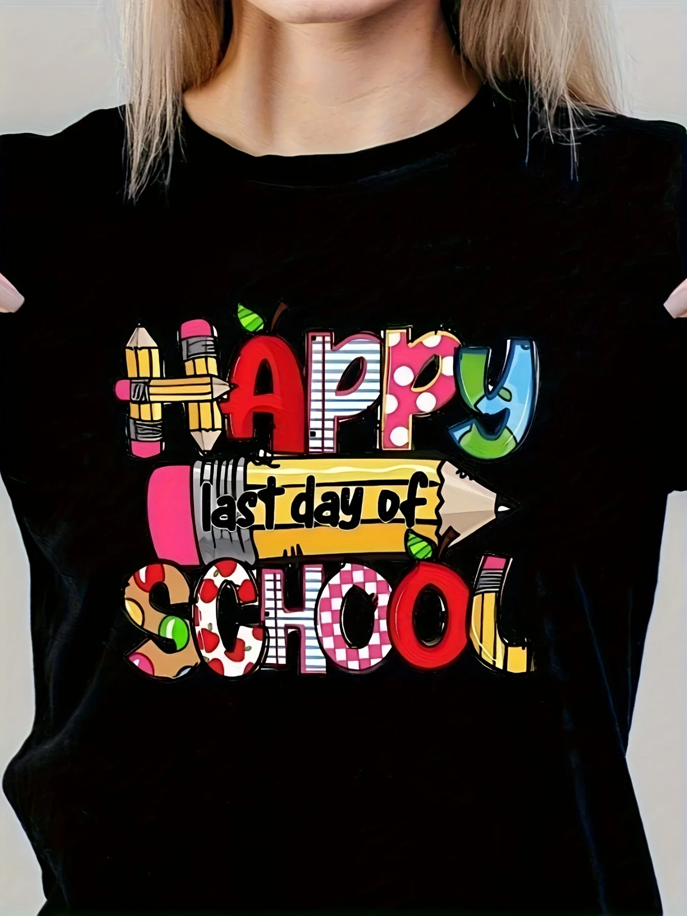 

Черная женская повседневная футболка с коротким рукавом и бабочкой, с рисунком «Счастливый последний день», футболка с изображением значка, круглый вырез, весна/лето