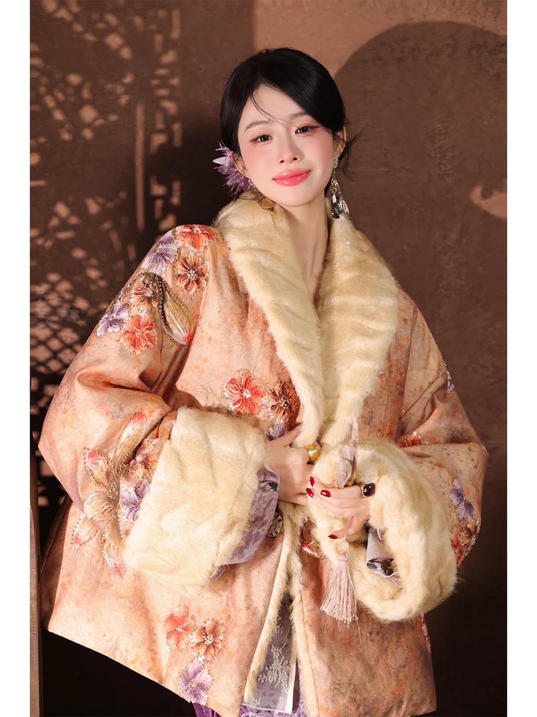 

Новая китайская зимняя куртка-пуховик для женщин с меховым воротником, теплая, с V-образным вырезом, с цветочным узором, Dangdang Somes