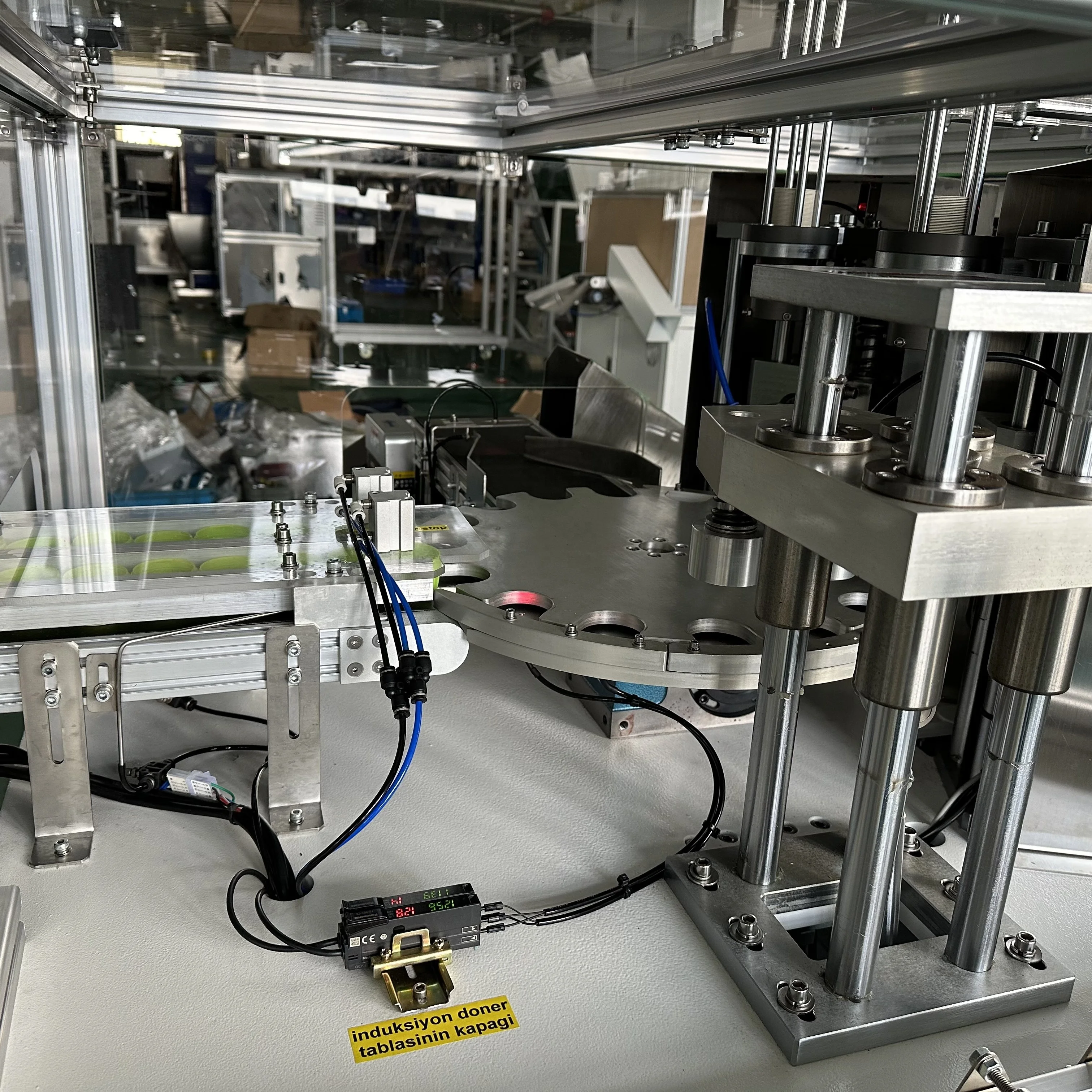 High Speed 7000-8000pcs/hour Cap Slitting Folding Wadding Machine Full Automatic  for Engine Oil Cap Edible Oil Cap